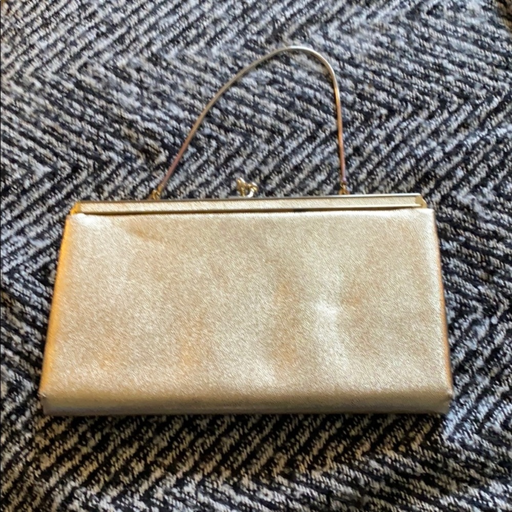 Beautiful gold clutch!!👜